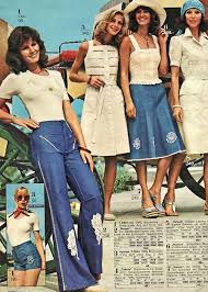 En 1975 On Avait Deja Des Flares Jeans Sauf Qu On N Appelait Pas Ca Comme Ca Mit Bildern Mode Der Siebziger Jahre 70s Outfits 70s Mode