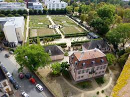 The only drawback is that the neighbourhood outside the park is not the best. Category Prinz Georg Garten Darmstadt Wikimedia Commons