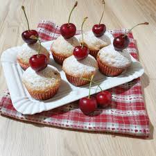 Muffin Allo Yogurt Con Ciliegie E Noci Lisa In Cucina