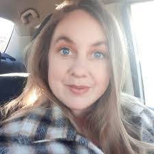 Stephanie Barker's Instagram, Twitter & Facebook