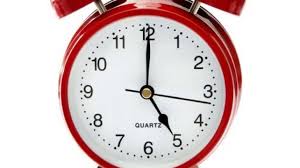 Izolați la domiciliu din cauza pandemiei de coronavirus, aproape că am pierdut din vedere o schimbare extrem de importantă ce urmează să se petreacă în acest sfârșit de săptămână. Se Mai SchimbÄƒ Ora In Romania Ce S A Decis Cu Privire La Trecerea La Ora De IarnÄƒ Impact