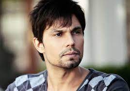 Randeep singh hooda known for his role as saju in netflix's original film extraction, was born on 20th august 1976 in the city of rohtak, haryana, in india, he has lived across middle eastern countries like. Randeep Hooda Upcoming Movies 2020 2021 2022 List Release Date Web Series Digital Films