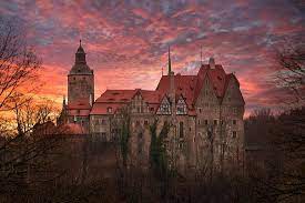 Zamek czocha | the medieval zamek czocha (czocha castle) towering over the leśniańskie lake is one of the most beautiful architectural gems of lower silesia which functions mainly as a hotel and. Schoner Ausflug Auf Die Burg Tzschochau Zamek Czocha Sucha Reisebewertungen Tripadvisor