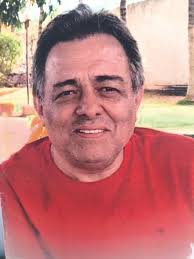 Por favor alguém edita essas duas fotos pra mim são minha vó e meu tio só  tenho essas duas fotos deles agradeço muito .