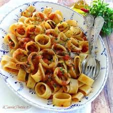 Puoi provare un primo più raffinato come il risotto ai frutti di mare, oppure degli gnocchi al pesto e scampi, oppure una ricca zuppa di pesce. Primi Piatti Di Pesce Ricette Primi Di Pesce Il Cuore In Pentola