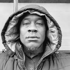 idk how 1 hour made it go from dark at 9pm to dark at 5pm, somebody  lying👀😳😬