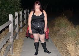 Hintergrundbilder : kurze Hose, Jeans, Korsett, Strumpfhose, Fischnetze,  Kleidung, Joint, Bbw, Mädchen, Frau, Dame, Spaß, Schuh, Fußbekleidung,  Menschliche Haarfarbe, menschlicher Körper, Schenkel, Menschliches Bein,  kniehohe Stiefel 3872x2765 ...