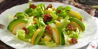 Des recettes faciles et rapides afin de composer des salades complètes tout l'été! Salade Verte Composee Crevettes Je Cuisine Mon Potager