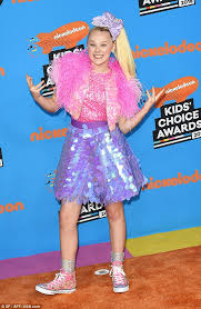 The show followed jojo and others taking part in national dance competitions. Dance Mom S Jojo Siwa Puts On Energetic Performance At The Nickelodeon Kid S Choice Awards Daily Mail Online