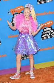 Jojo siwa's height and weight Dance Mom S Jojo Siwa Puts On Energetic Performance At The Nickelodeon Kid S Choice Awards Daily Mail Online