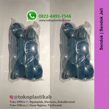 Piring plastik biasanya dijual secara eceran (bijian), per pack isi 50 pcs, setengah lusin (isi 6 pcs), atau per lusin (isi 12 biji). Toko Plastik Agung Barokah Sendok
