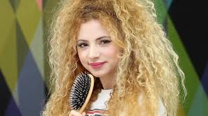 A rajongók szerint az énekesnő kirobbanó formában van, és örültek, hogy ezt a színpadon is megmutatta: Opitz Barbi Szelfije Garantaltan Jobb Kedvre Deriti Majd Foto Blikk