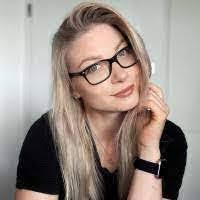 Laura Dwire's Instagram, Twitter & Facebook