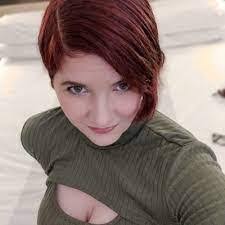 Christina Pelland's Instagram, Twitter & Facebook