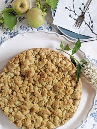 Apfelstücke auf den kuchen geben und zum schluss die crumble über die äpfel streuen. Rezept Apfel Pudding Kuchen Mit Streuseln Lavendelblog