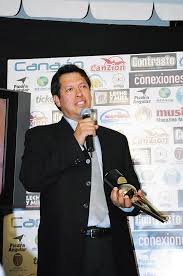 Dejen de favorecer a macky @exatlonmx. Kiko Cibrian El Hombre Detras Del Disco El Aire De Tu Cas Flickr