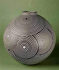 Vase Boule A Decor De Cercles Concentriques Noir Et Blanc Photo C Rmn Grand Palais Sevres Cite De La Ceram Pottery Art Pottery Designs Contemporary Pottery