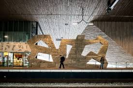 It handles not only domestic dutch trains but also many from across. De Tweedehands Speculaasjes Van Rotterdam Centraal Vers Beton
