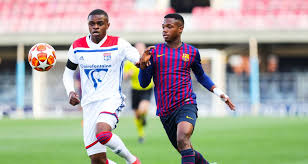 Mais il tenait à garder la tête de la liste sortante pour les élections à la ligue de football amateur avec le soutien de noël le graët. Ol Le Bayern Munich S Attaque A Une Pepite Du Centre De Formation