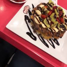 Make social videos in an instant: Bruksel Waffle Kafe