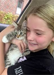 Lora Breen's Instagram, Twitter & Facebook