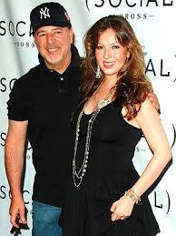 Thalia theater regularily presents shows with surtitles. Thalia From Baby To Mommy People En Espanol
