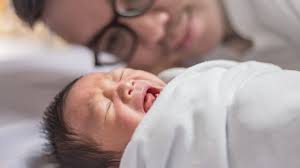 Bolehnya mengadzani bayi yang baru lahir seperti perbuatan tersebut imam abdul aziz bib baz rahimahullahu ta'ala yang membolehkan. Olf9gvxc56dwvm