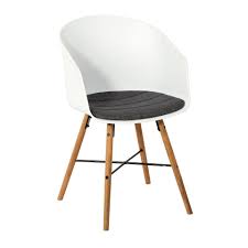 Unser Esszimmerstuhl Hvam Wird In Ihrem Esszimmer Mit Sicherheit Nicht Unbemerkt Bleiben Der Hubsche Stuhl Mit Weisser Ausladender Si Stuhle Weisse Stuhle Retro