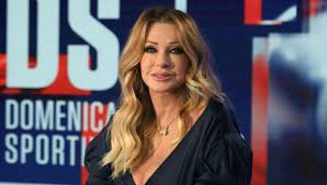 Открыть страницу «paola ferrari» на facebook. Bufera Su Paola Ferrari Che Gaffe Della Giornalista Agli Europei