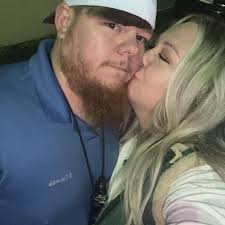 Happy birthday to my oldest brat girl you getting old lol I love you and im  very proud of the young woman you are