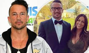 A prominent hillsong church pastor in new york city announces he tested positive for coronavirus, saying it took him out but he is good now. Disgraced Ex Hillsong Pastor Carl Lentz Begins Treatment For Depression And Anxiety