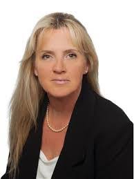 Adrienne Baxter's Instagram, Twitter & Facebook