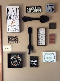 It offers a fresh, clean look that fits well with the other simple, homely elements of the space. 27 Cozy Rustic Kitchen Wall Decor Ideas Digsdigs
