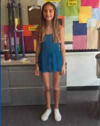 Nu costume, ci clatite americane, infricosatoare! Cum A Mers ImbrÄcatÄ La ScoalÄ O FetiÈÄ De 13 Ani Diriginta A Trimis O Imediat AcasÄ Unica Md