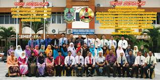 Sekolah kebangsaan matang gelugur atau nama ringkasnya sk matang gelugur, merupakan sebuah sekolah kebangsaan yang pada 2009, sekolah kebangsaan matang gelugur memiliki 40 pelajar lelaki dan 33 pelajar perempuan, menjadikan jumlah keseluruhan murid seramai 73 orang. Sk Kuala Kurau Jalan Besar Kuala Kurau 2021