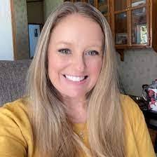 Toni Thacker's Instagram, Twitter & Facebook