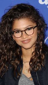 Gözlüklü Ünlüler