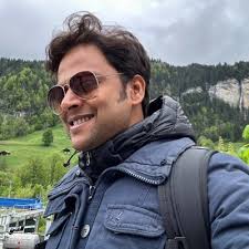 Nivita Ganesan (@NivitaDGanesan)