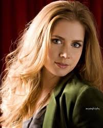 Amy is giving you quite the look...🤨