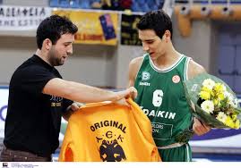 Το 1996, σε ηλικία 13 ετών. Otan O Zhshs Antimetwpise Thn Aek Aek365