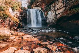 Hike to the most popular, most beautiful and most scenic waterfalls near asheville on our top ten favorite hikes in western nc. Waterfalls Near Asheville Nc An Introductory Hiking Guide Freestone Properties