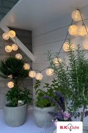 Stimmungsvolles Licht Fur Laue Sommernachte In 2020 Garten Ideen Gestaltung Vorgarten Garten Lichterkette Garten