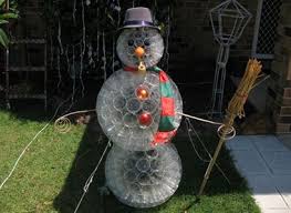 Da realizzare per le imminenti festività, per addobbare un angolo della vostra casa, le camere dei vostri piccoli oppure da esibire nel vostro giardino in mancanza di un vero e proprio pupazzo di neve. Il Pupazzo Di Neve Del Santo Bevitore In Bicchieri Di Plastica Donnissima It