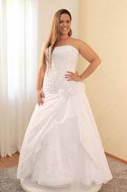 Resultado de imagem para novos modelos de plus size para noivas