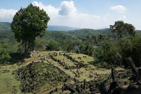 It is mostly used by tourists as an access point to bungus bay, the surfing sites of the mentawai islands, the inland hills of bukittinggi, and the kerinci seblat national park. Gunung Padang Java