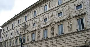 Per nuovi manufatti, anche se classificabili come pertinenze, serve il ...