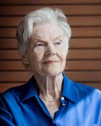 AW-TEATER 13 NOVEMBER: TIKKANEN I TANGOTAKT Välkommen på AW-teater där  teaterchef Petra Brylander intervjuar regissören Hedvig Claesson och  skådespelarna Ida Knapp Drougge, Mari Götesdotter och Katarina  Lundgren-Hugg om föreställningen och om Märta