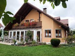 Die meisten menschen kaufen nur einmal im leben ein haus, deshalb ist es wichtig sich zuvor genau über die eigenen vorstellungen klar zu werden. Haus Zum Verkauf 93339 Riedenburg Perletzhofen 21 Mapio Net