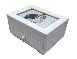 Boite Design Bois Parfaites pour créer une étagère ou simplement à utiliser comme rangement. boite design bois