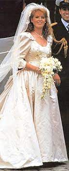 È stata membro ufficiale della famiglia reale britannica dal 1986 al 1996, avendo sposato andrea il. Wedding Dress Of Sarah Ferguson Wikipedia